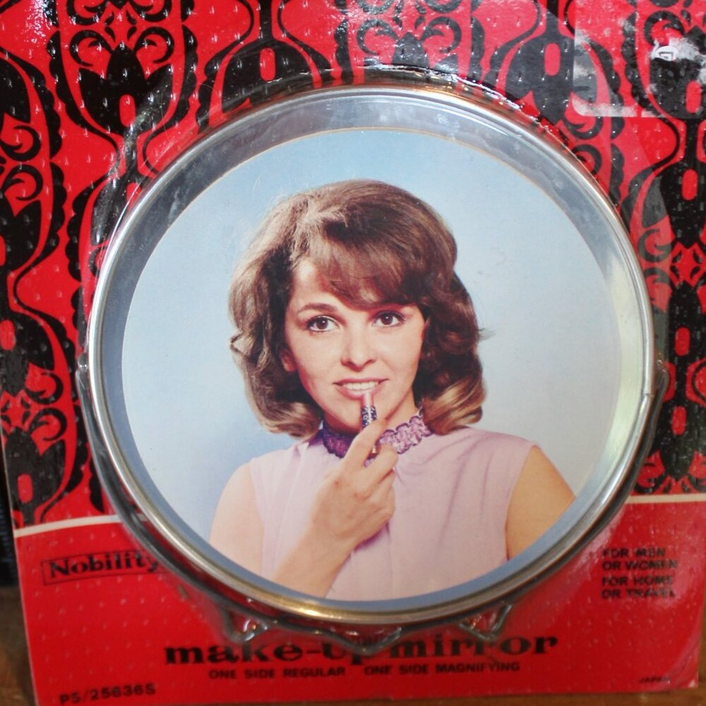 NWT Retro Makeup Mirror | Chic 5 Round Design | Versatile Self-Standing or Hang
